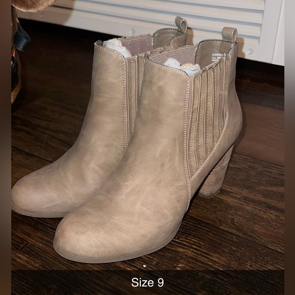 Shoes - Women's Tan Ankle Boots